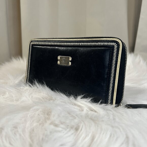 Share Chanel Black Zip Around Wallet With Silver Hardware And Numerous Slots - Picture 2 of 16